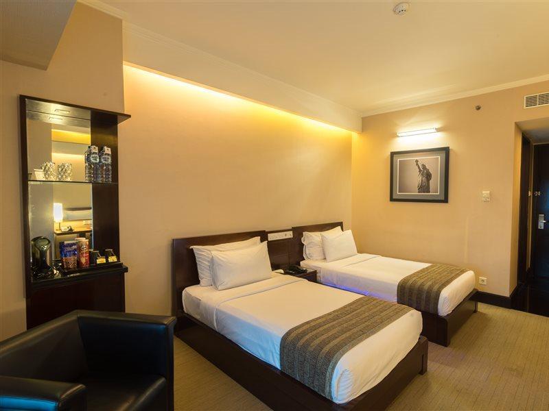 Manhattan Hotel Jakarta Exterior photo