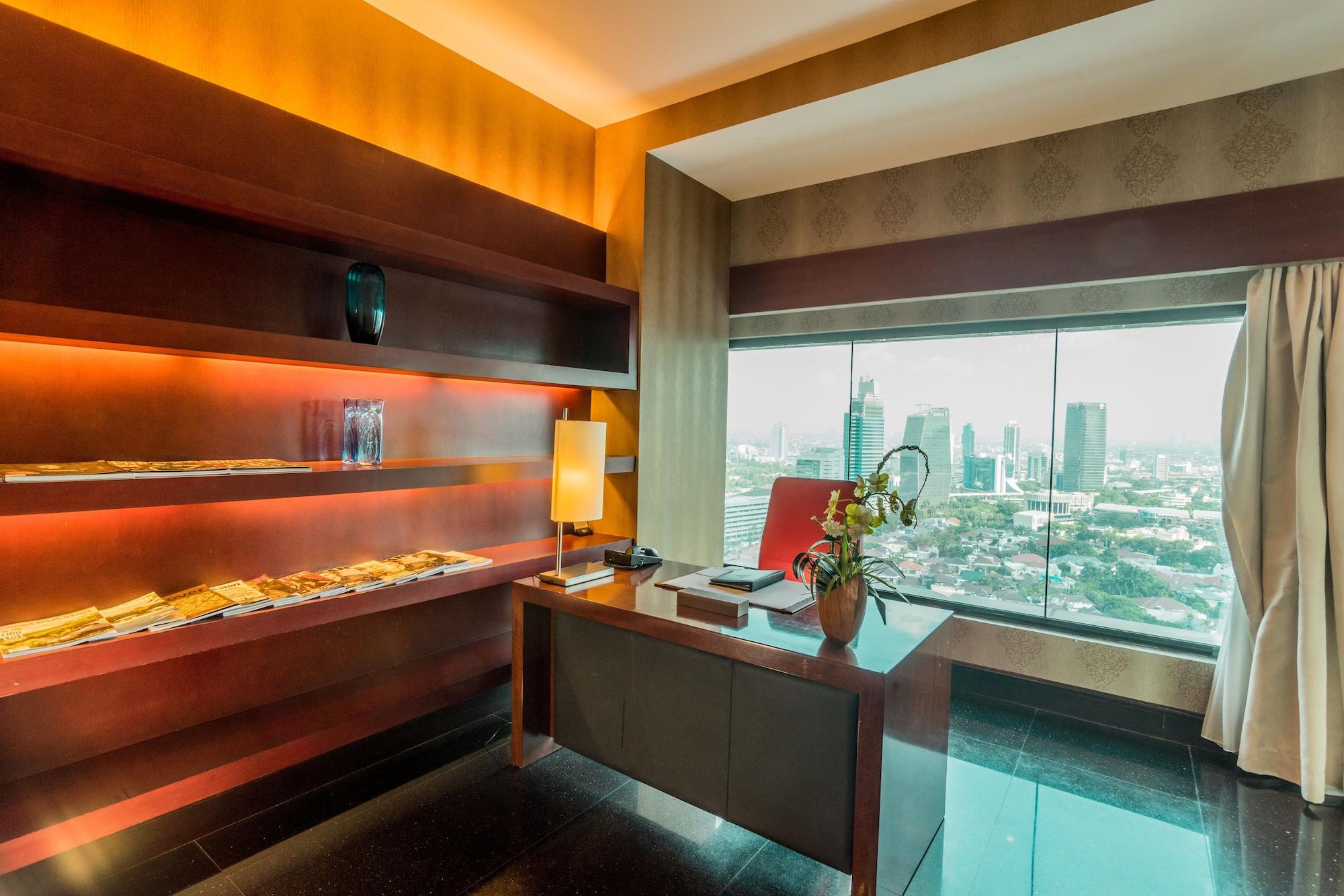 Manhattan Hotel Jakarta Exterior photo