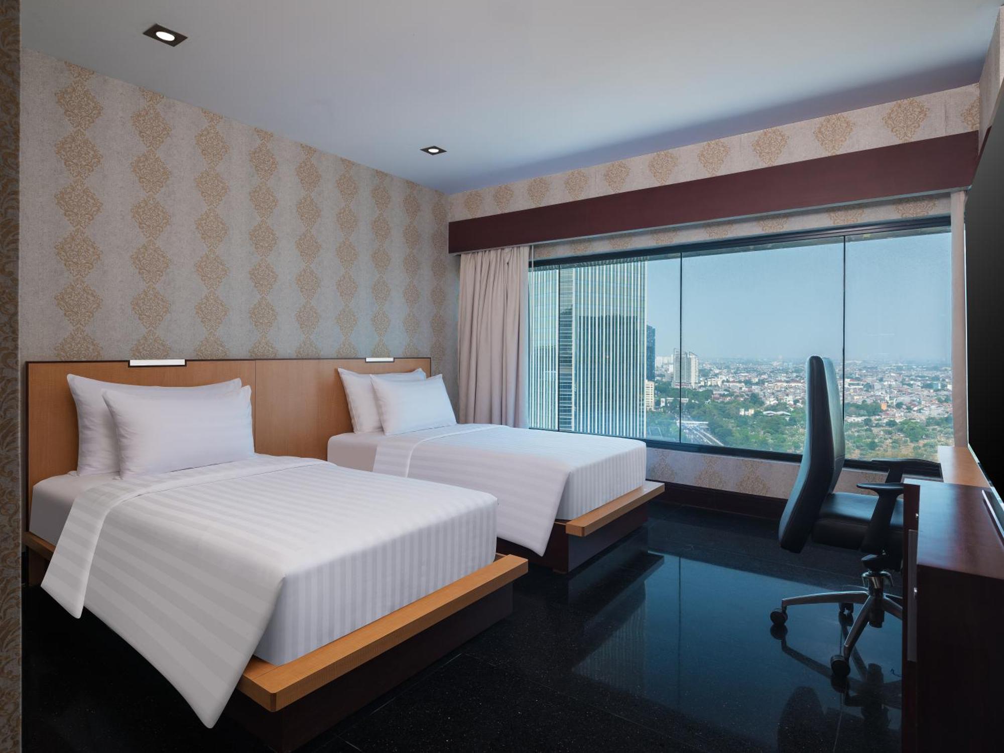 Manhattan Hotel Jakarta Exterior photo