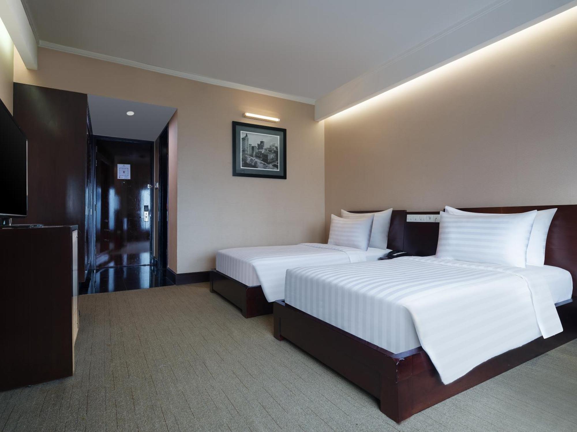 Manhattan Hotel Jakarta Exterior photo