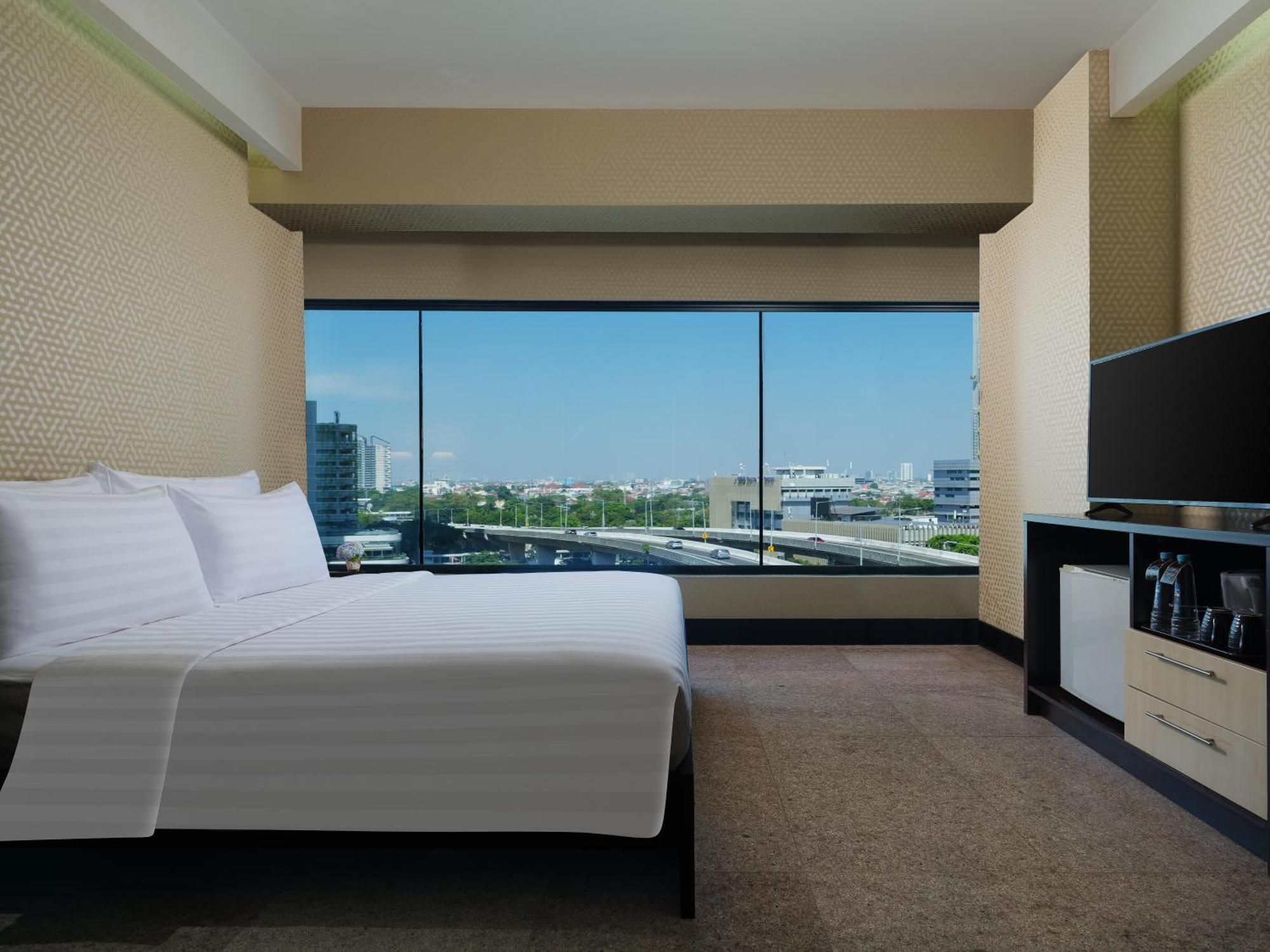 Manhattan Hotel Jakarta Exterior photo