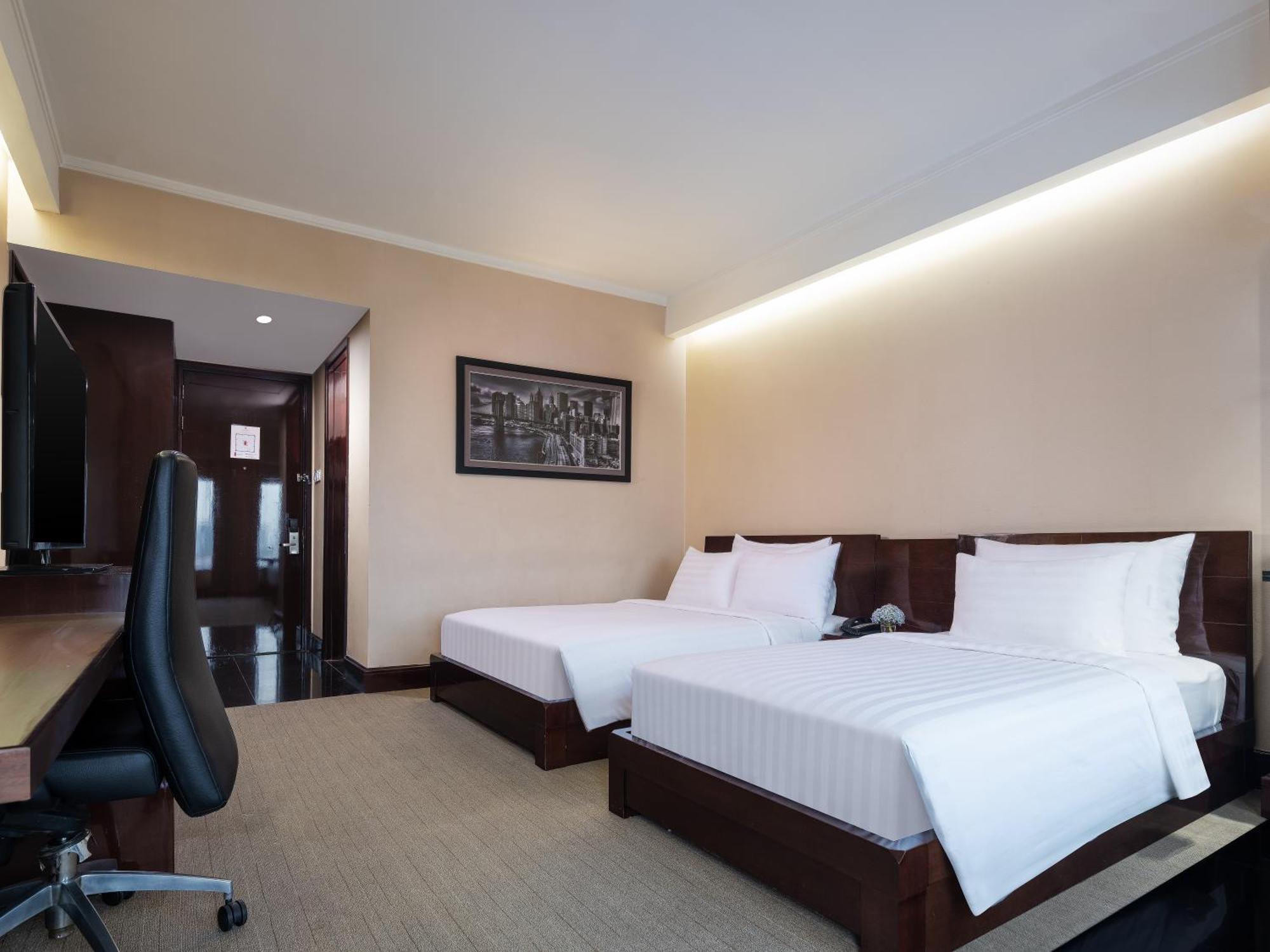 Manhattan Hotel Jakarta Exterior photo