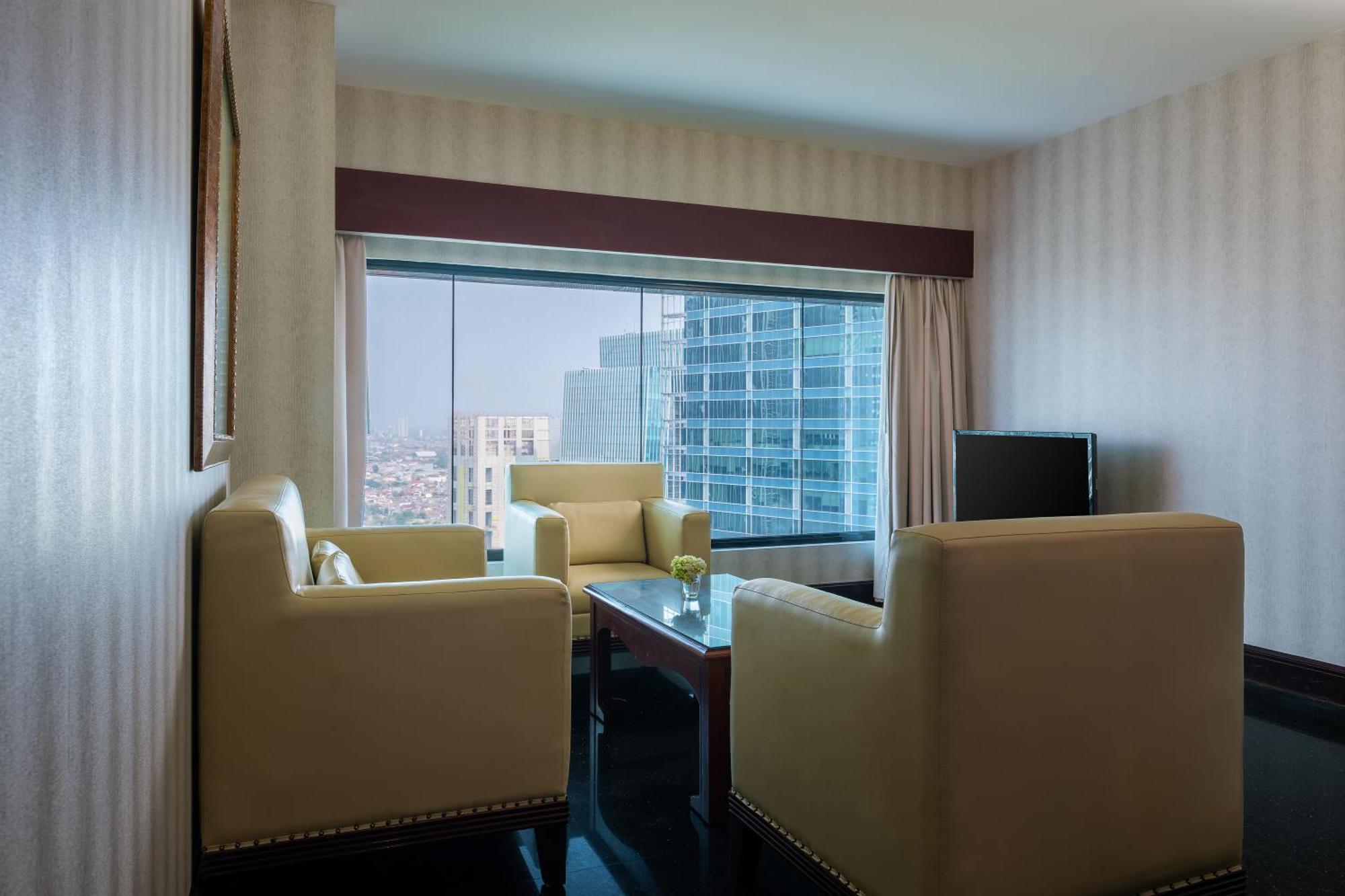 Manhattan Hotel Jakarta Exterior photo