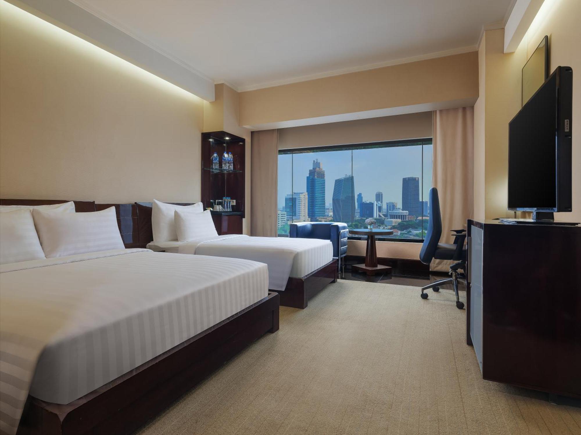 Manhattan Hotel Jakarta Exterior photo