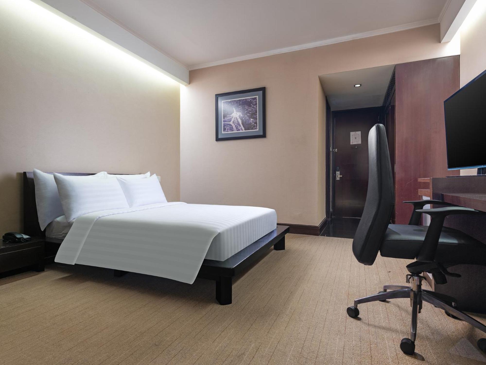 Manhattan Hotel Jakarta Exterior photo